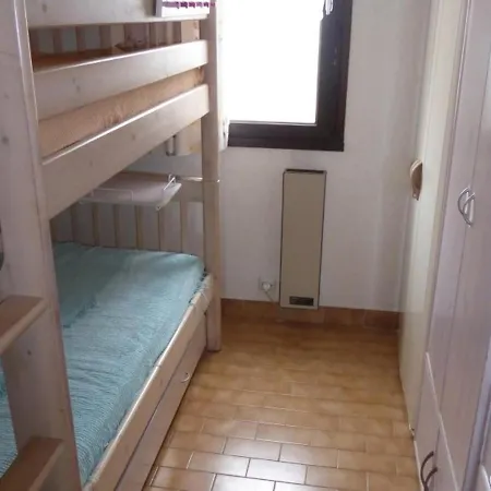 Rez-de-jardin A Agde: 2 Pieces Cabine, 6 Pers, Plage Et Commerces A Pied, Parking Prive - Fr-1-723-100 *