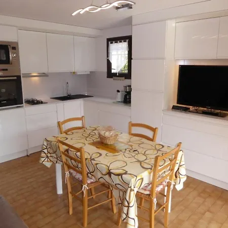 Rez-de-jardin A Agde: 2 Pieces Cabine, 6 Pers, Plage Et Commerces A Pied, Parking Prive - Fr-1-723-100