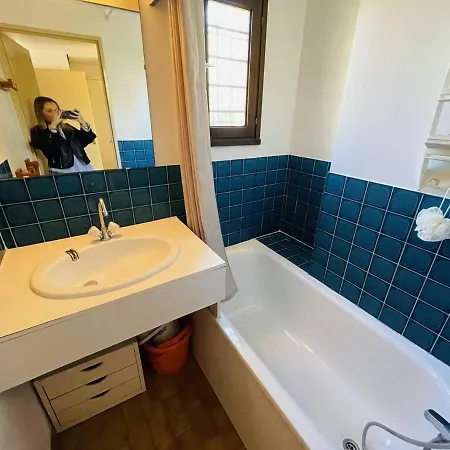 Rez-de-jardin A Agde: 2 Pieces Cabine, 6 Pers, Plage Et Commerces A Pied, Parking Prive - Fr-1-723-100 Апартаменти *