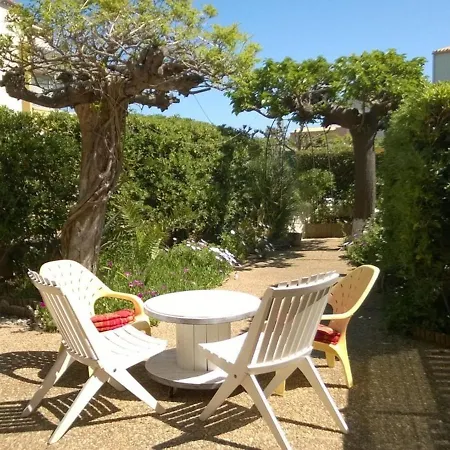 Rez-de-jardin A Agde: 2 Pieces Cabine, 6 Pers, Plage Et Commerces A Pied, Parking Prive - Fr-1-723-100 Апартаменти